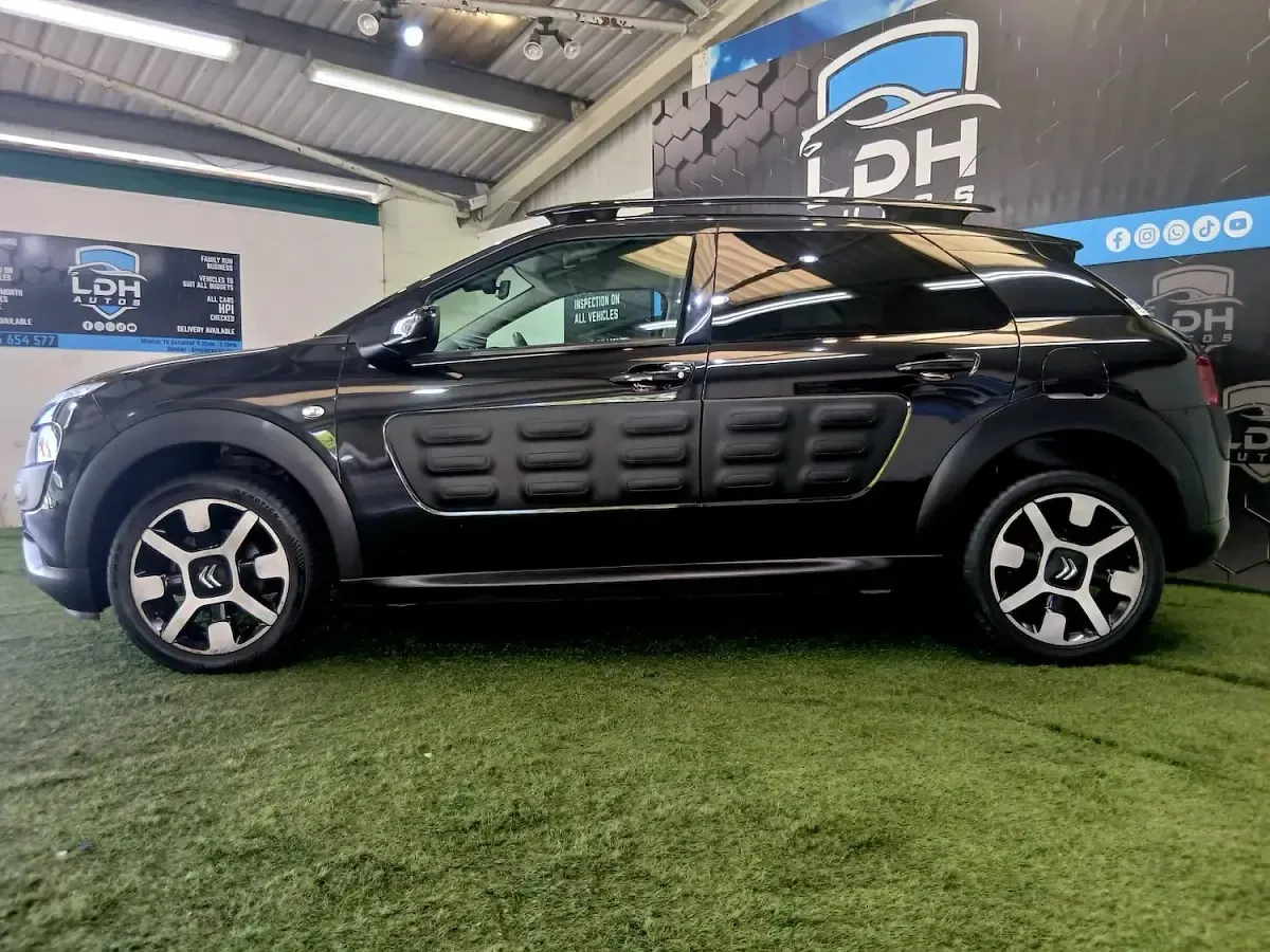 Used Citroën C4 Cactus Flair 110 HP (80 kW) 2017 Black Hatchback