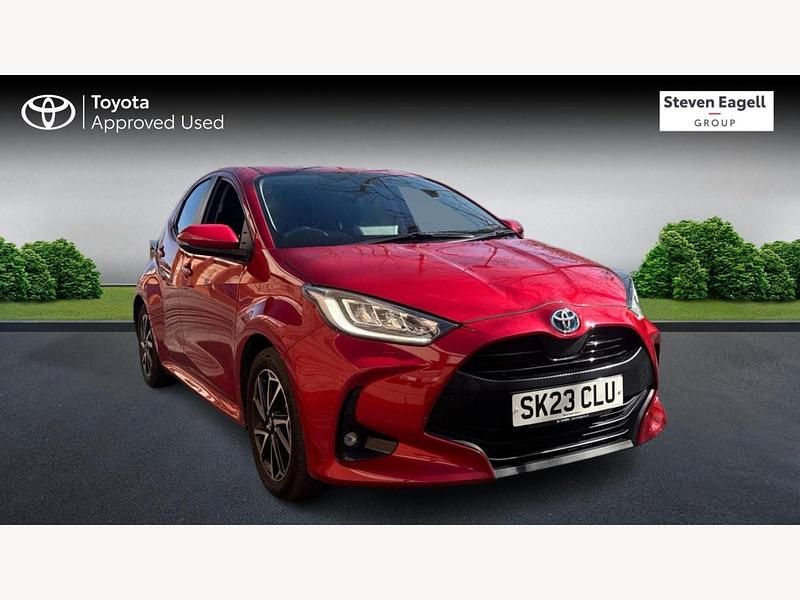 Used Toyota Yaris Hybrid Design 116 HP (85 kW) 2023 Red Hatchback