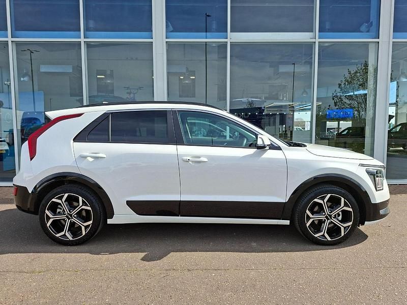 White Used 2024 Kia Niro SUV | £24,991 (Fair price) - Image 1/3