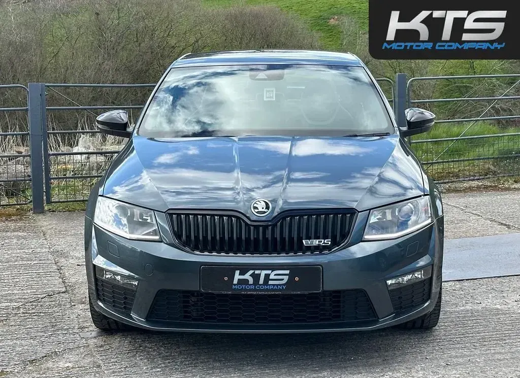 Used Skoda Octavia vRS 220 HP (161 kW) 2015 Grey Estate