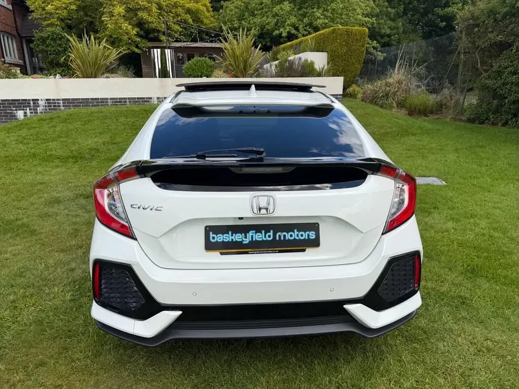 Used Honda Civic EX 129 HP (94 kW) 2017 White Hatchback