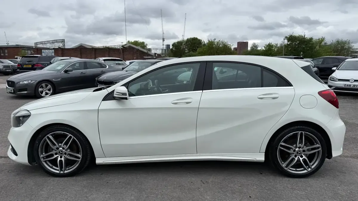 Usado Mercedes A160 AMG line 2017 Branco Citadino