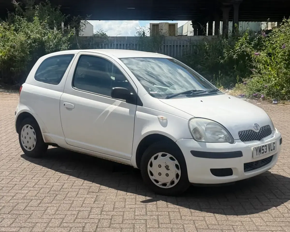 Used Toyota Yaris T2 2004 White Hatchback