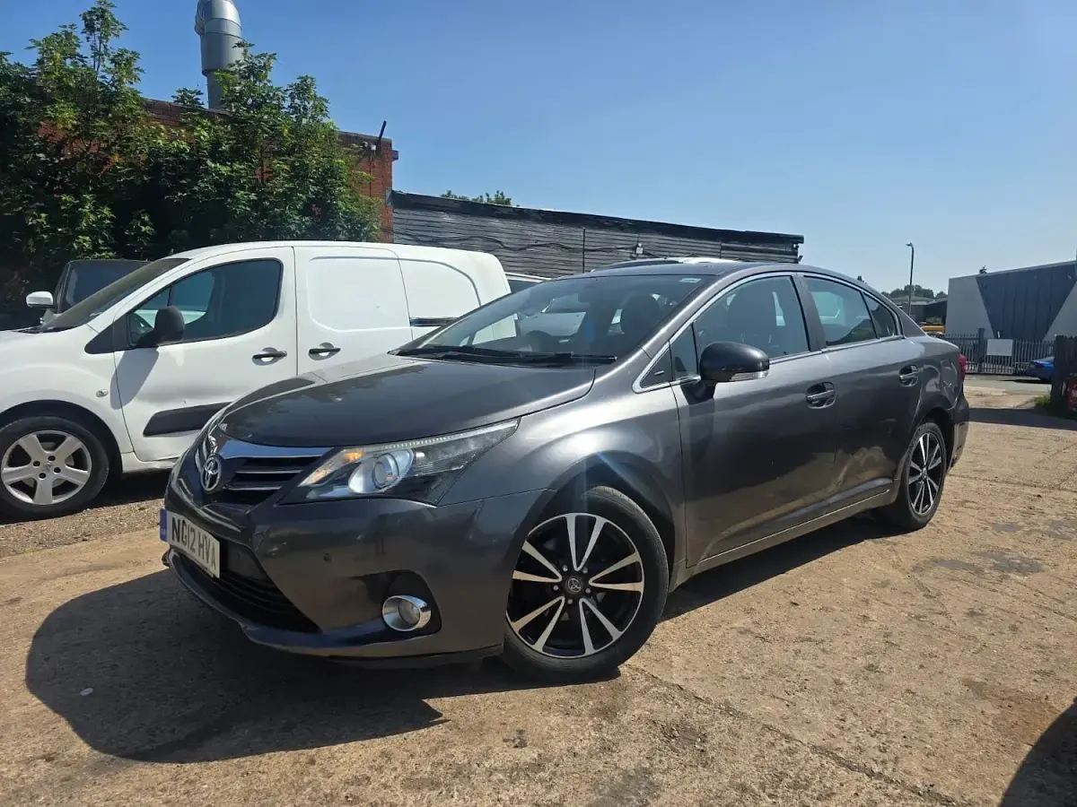 Used Toyota Avensis 147 HP (108 kW) 2012 Grey Sedan