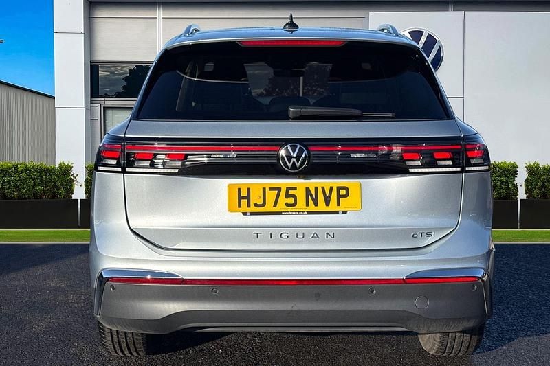 Used VW Tiguan Elegance 150 HP (110 kW) 2025 Silver SUV