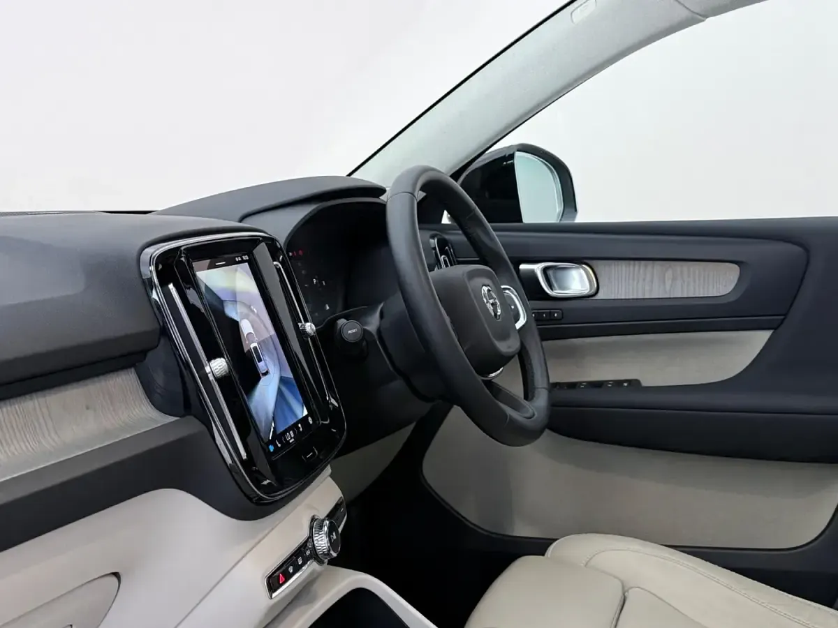 Used Volvo XC40 Ultimate 2023 Green SUV