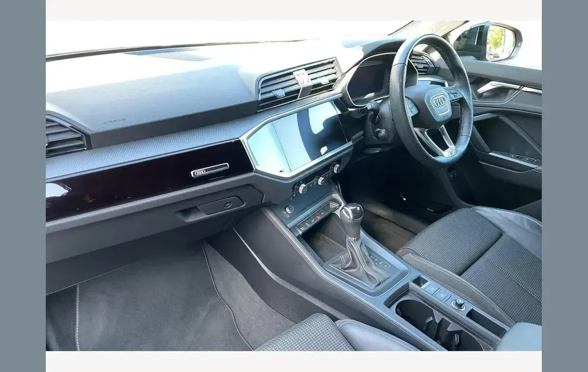 Used Audi Q3 Advanced 241 HP (177 kW) 2022 Blue SUV