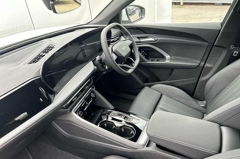 Used Audi Q5 S-Line 204 HP (150 kW) 2025 Glacier white SUV