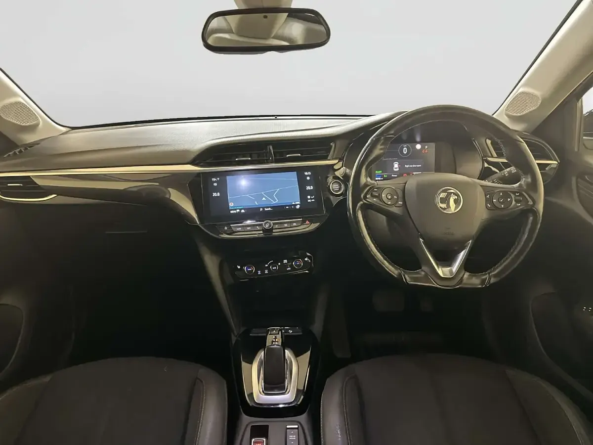 Used Vauxhall Corsa-e Elite 100 kW (136 HP) 2021 White Hatchback