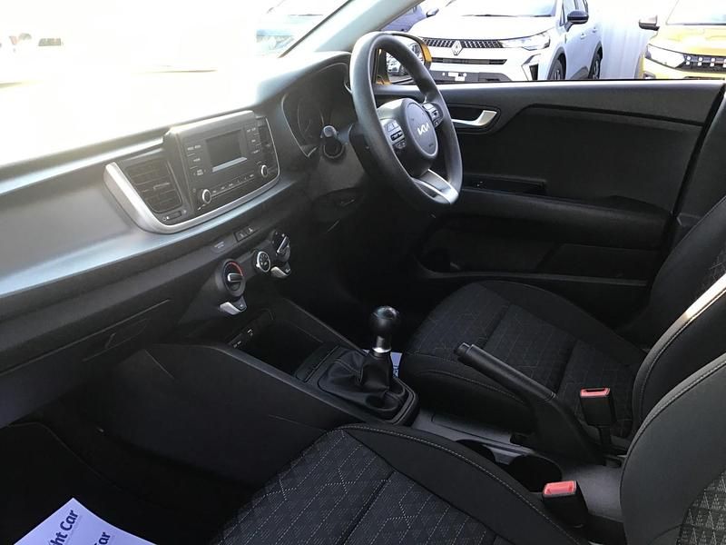 Begagnad Kia Rio 83 HK (61 kW) 2023 Gul Halvkombi