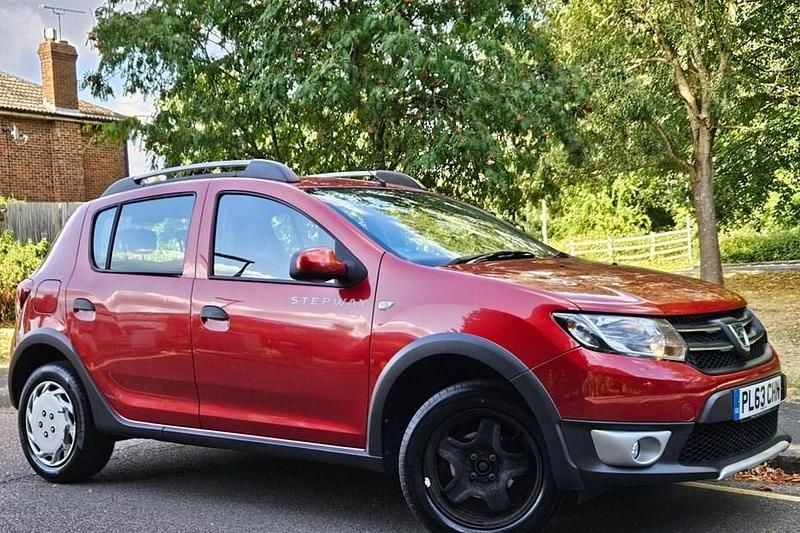 Red Used 2014 Dacia Sandero Lauréate Hatchback | £2,395 (Good price) - Image 1/1