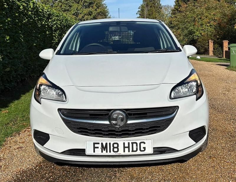 Used Vauxhall Corsa S 95 HP (69 kW) 2018 White Van