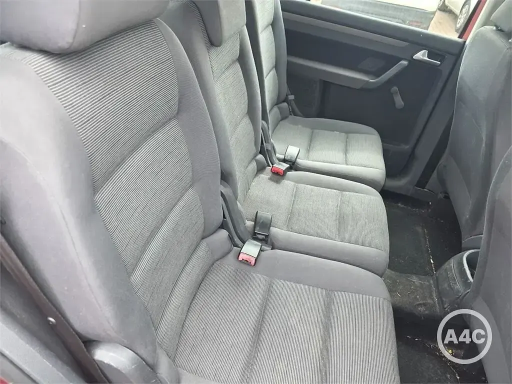 Used VW Touran S 105 HP (77 kW) 2009 Red MPV