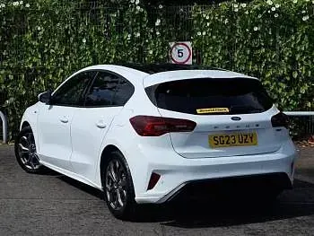 Used Ford Focus ST-Line 155 HP (114 kW) 2023 White Hatchback