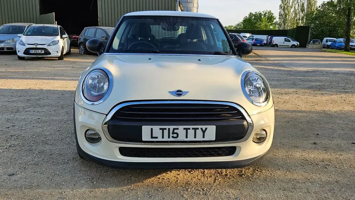 Używany Mini ONE Hatch 102 KM (75 kW) 2015 Biały Hatchback