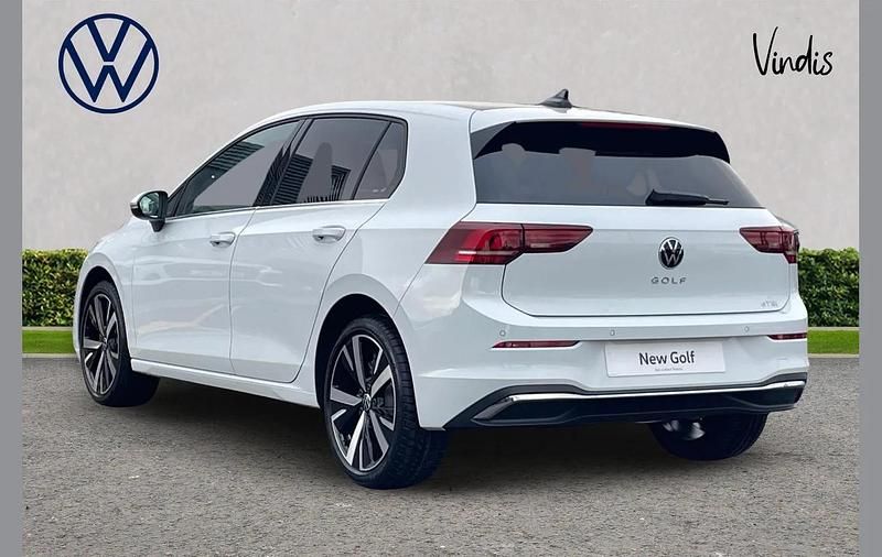 Second-hand VW Golf VIII Style 113 CP (83 kW) 2026 Alb Hatchback