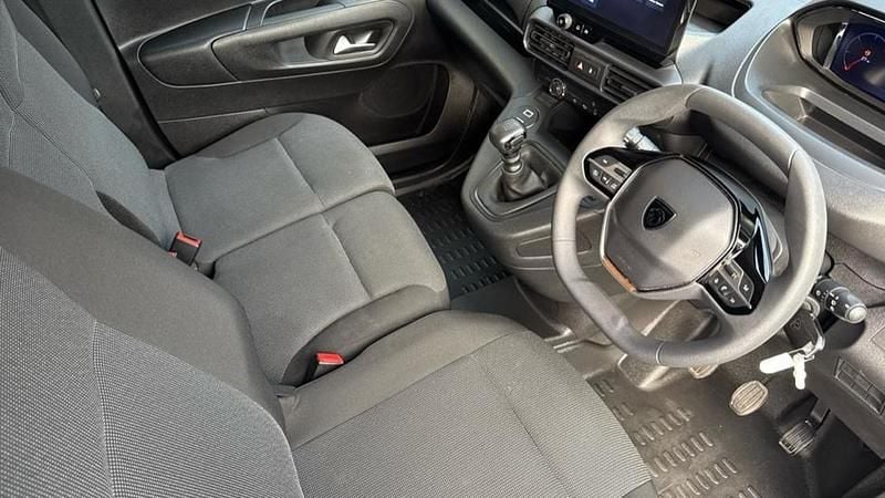 Black Used 2024 Peugeot Partner MPV | £15,495 (Fair price) - Image 1/4