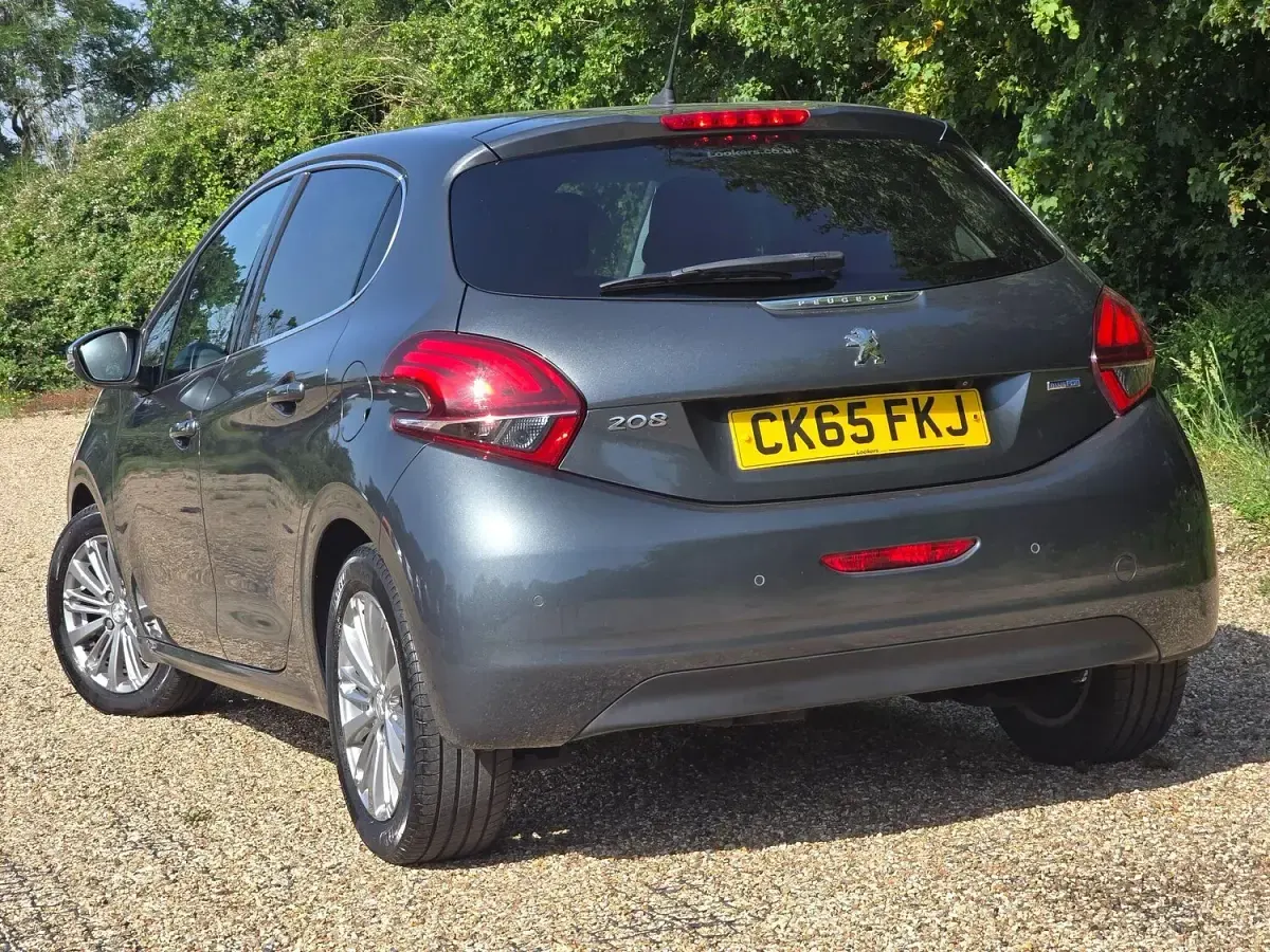 Used Peugeot 208 Allure 73 HP (53 kW) 2015 Grey Hatchback