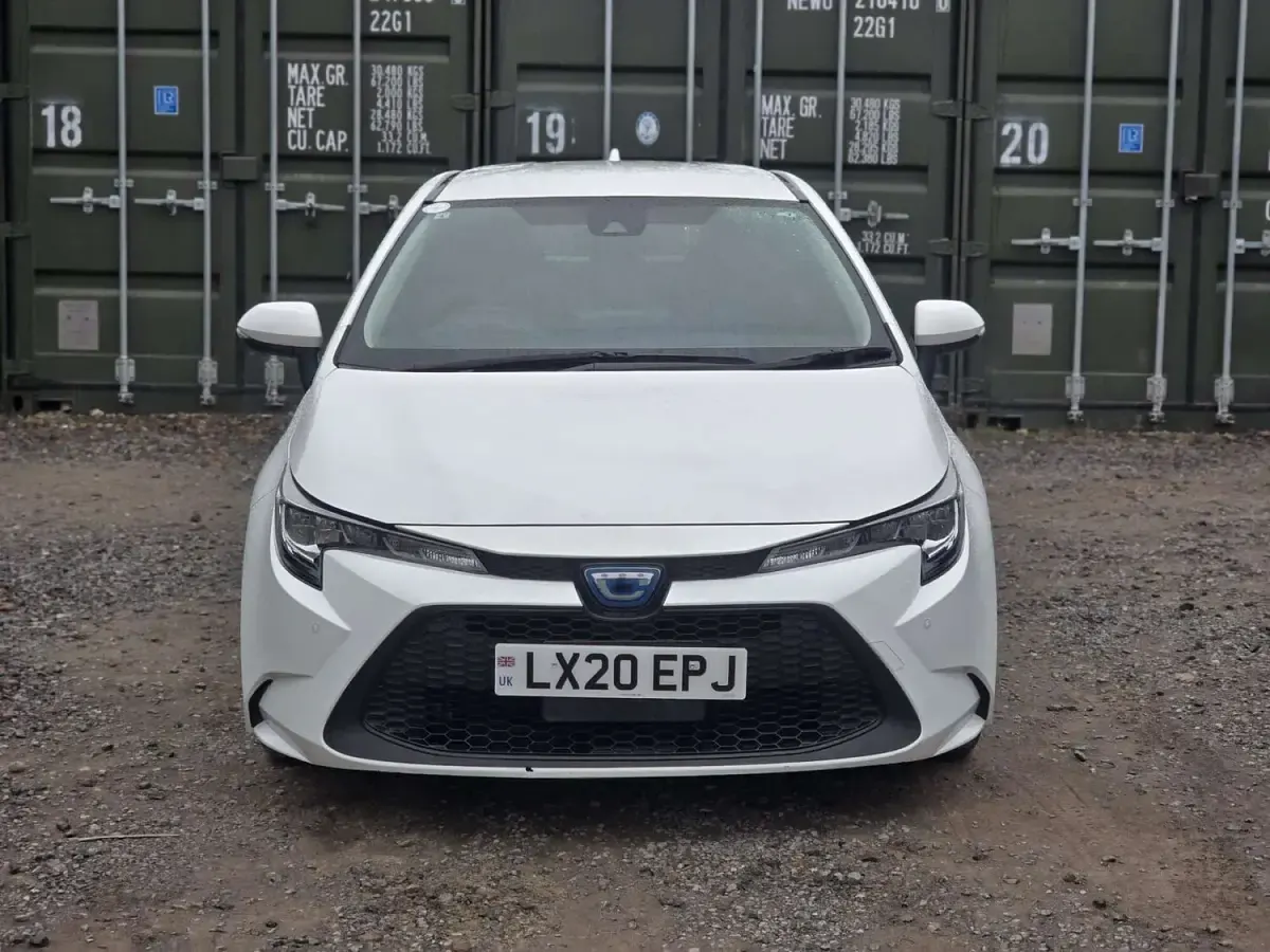 Used Toyota Corolla Design 122 HP (89 kW) 2020 White Estate