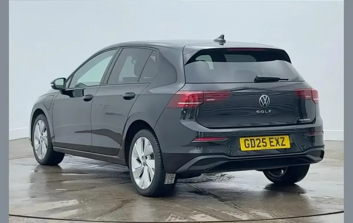 Usado VW Golf VIII Match 204 HP (150 kW) 2025 Preto Citadino