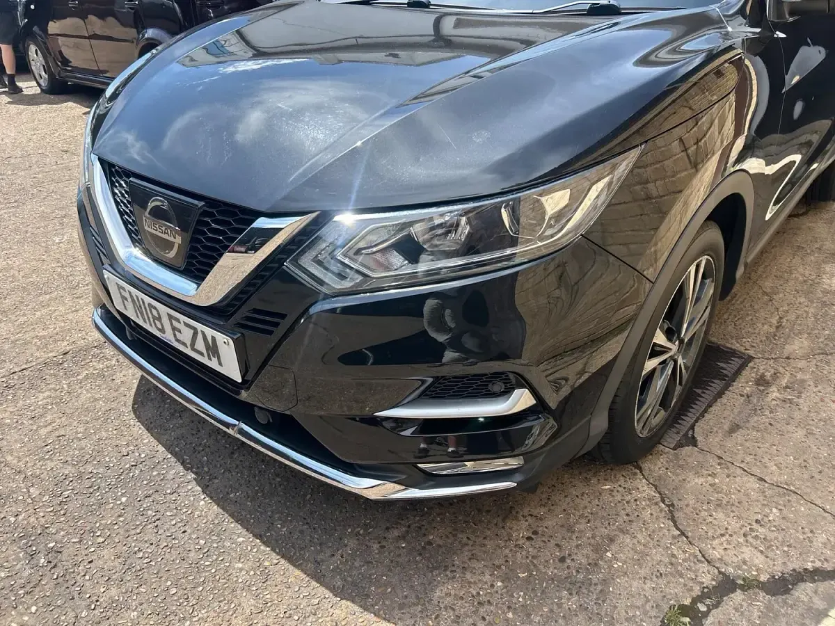 Used Nissan Qashqai N-Connecta 115 HP (84 kW) 2018 Black SUV