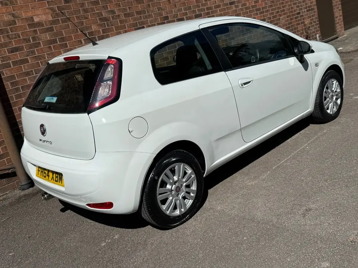Used Fiat Punto Easy 77 HP (56 kW) 2015 White Hatchback