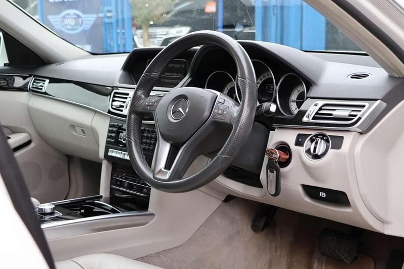 Used Mercedes E220 SE 2013 White Estate