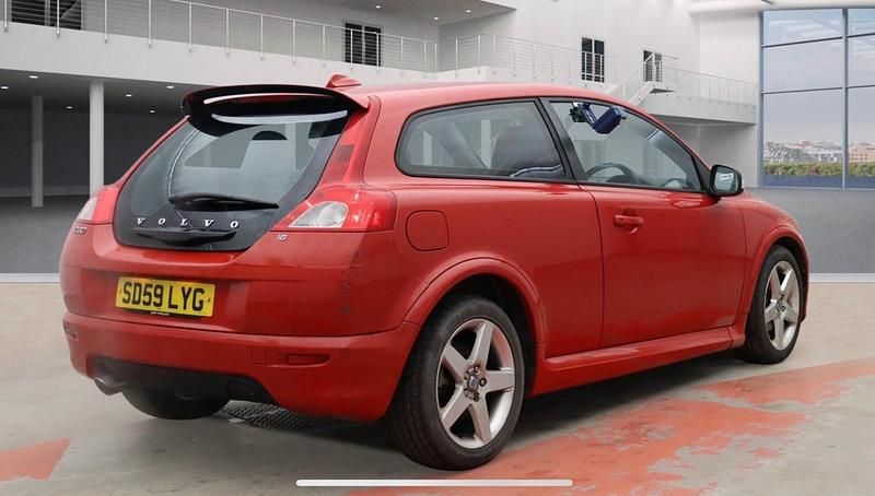 Used Volvo C30 R-Design 100 HP (73 kW) 2009 Red Hatchback