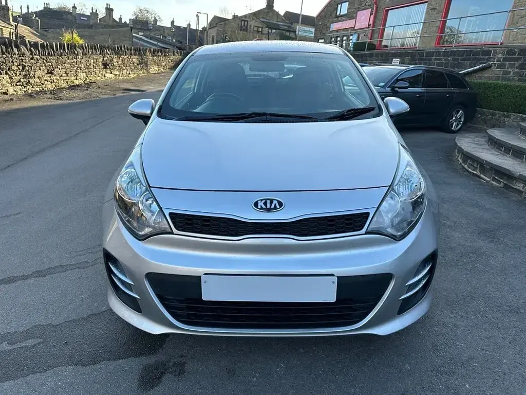 Used Kia Rio 83 HP (61 kW) 2016 Silver Hatchback