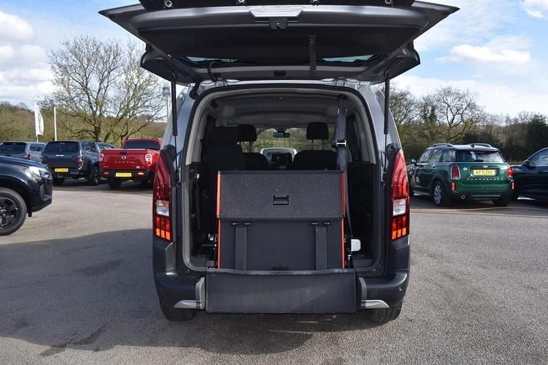 Second-hand Peugeot Rifter GT-line 131 CP (96 kW) 2023 Gri Monovolum