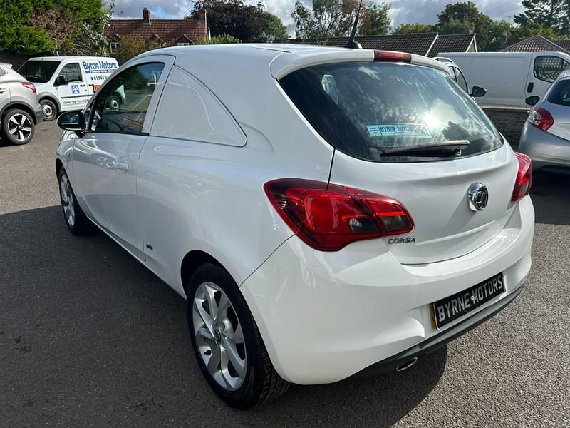 Used Vauxhall Corsa Sportive 95 HP (69 kW) 2015 White Hatchback