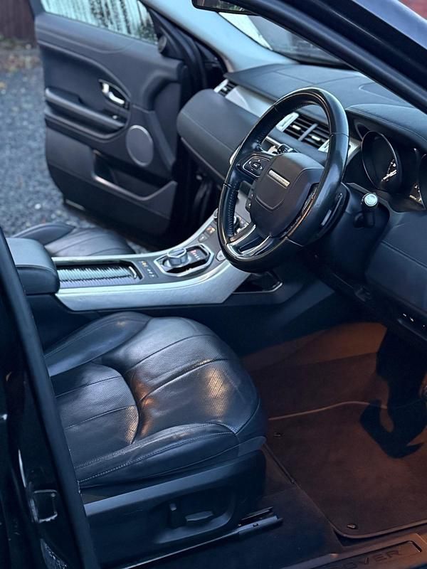Used Land Rover Range Rover evoque SE 180 HP (132 kW) 2016 Black Estate