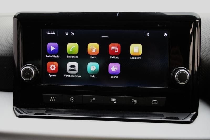 Used Seat Arona SE 2023 White SUV