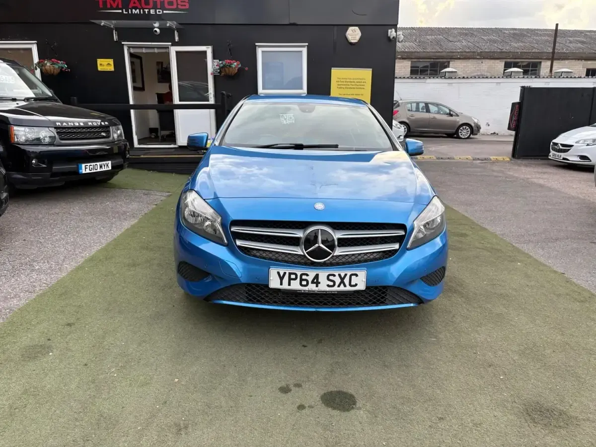 Used Mercedes A200 134 HP (98 kW) 2014 Blue Hatchback