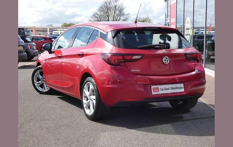 Used Vauxhall Astra SRi 143 HP (105 kW) 2020 Red Hatchback
