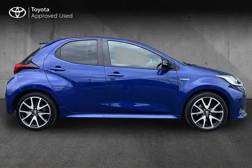 Used Toyota Yaris 114 HP (83 kW) 2021 Blue Hatchback