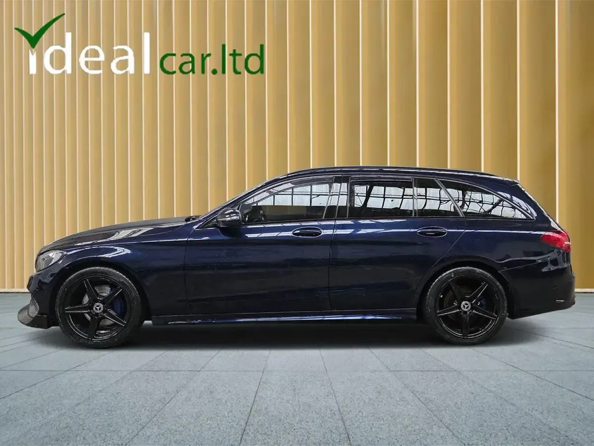 Używany Mercedes C220 AMG line 2018 Niebieski Kombi