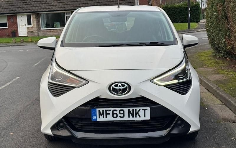 Used Toyota Aygo X-play 72 HP (52 kW) 2020 Hatchback