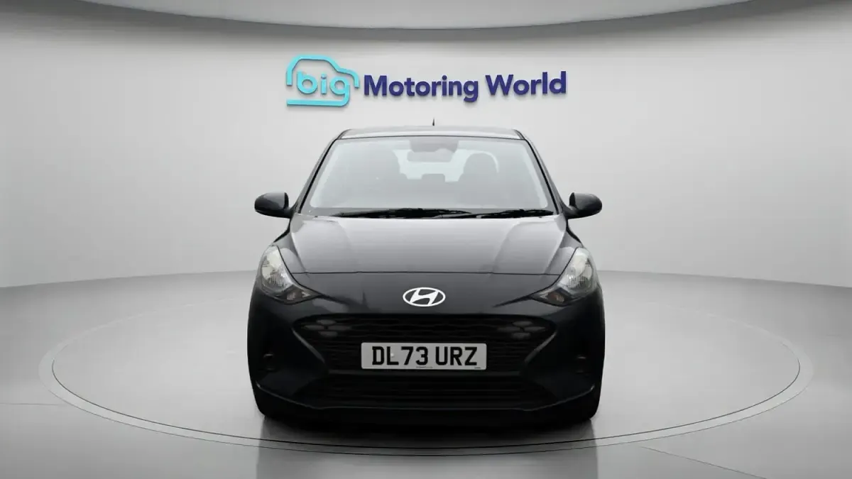 Used Hyundai i10 Advanced 65 HP (47 kW) 2023 Grey Hatchback