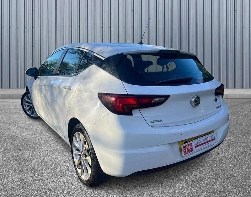 Used Vauxhall Astra Design Edition 2016 White Hatchback