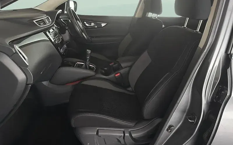 Used Nissan Qashqai Acenta 116 HP (85 kW) 2018 Grey SUV