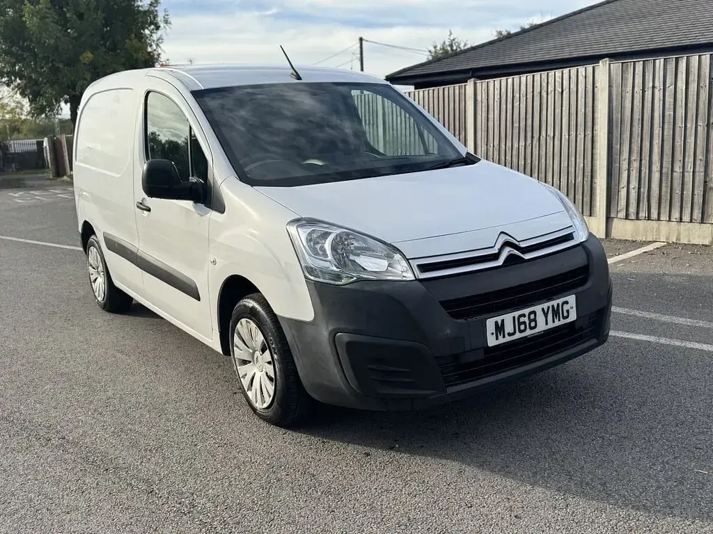 Begagnad Citroën Berlingo 100 HK (73 kW) 2018 Vit Minibuss