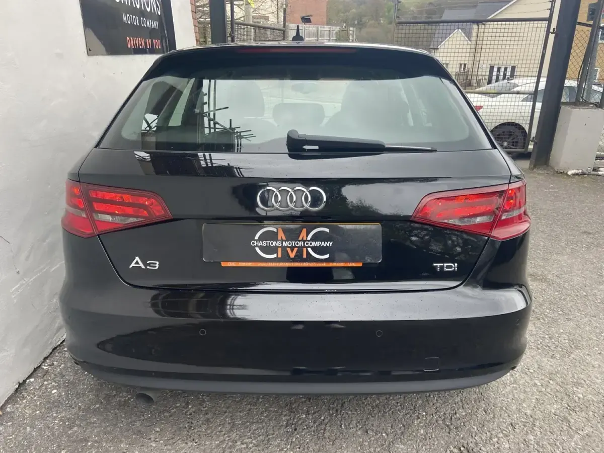 Begagnad Audi A3 110 HK (80 kW) 2014 Svart Halvkombi