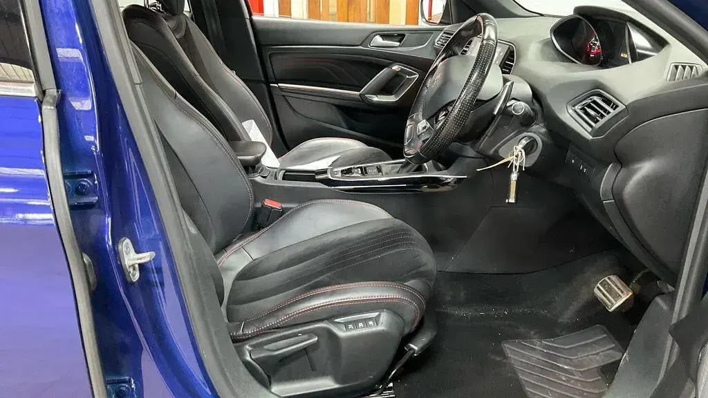 Used Peugeot 308 GT-line 131 HP (96 kW) 2015 Hatchback