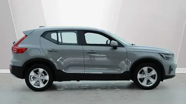 Używany Volvo XC40 Core 163 KM (119 kW) 2024 SUV