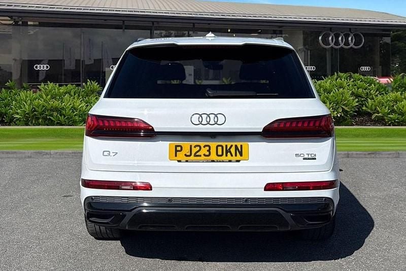 Begagnad Audi Q7 Black Edition 286 HK (210 kW) 2023 Vit SUV