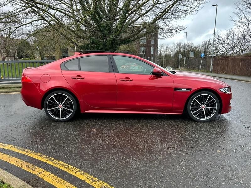 Begagnad Jaguar XE R-Sport 2018 Röd Sedan