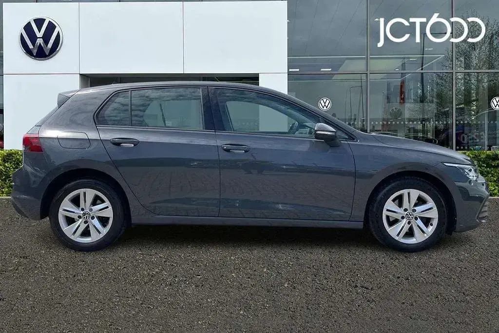 Used VW Golf VIII Life 150 HP (110 kW) 2022 Grey Hatchback