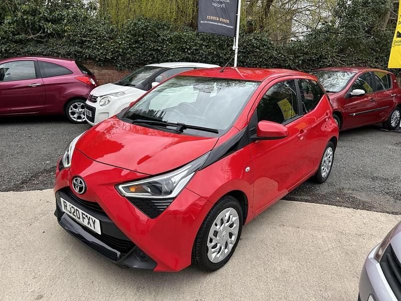 Used Toyota Aygo X-play 72 HP (52 kW) 2020 Red Hatchback