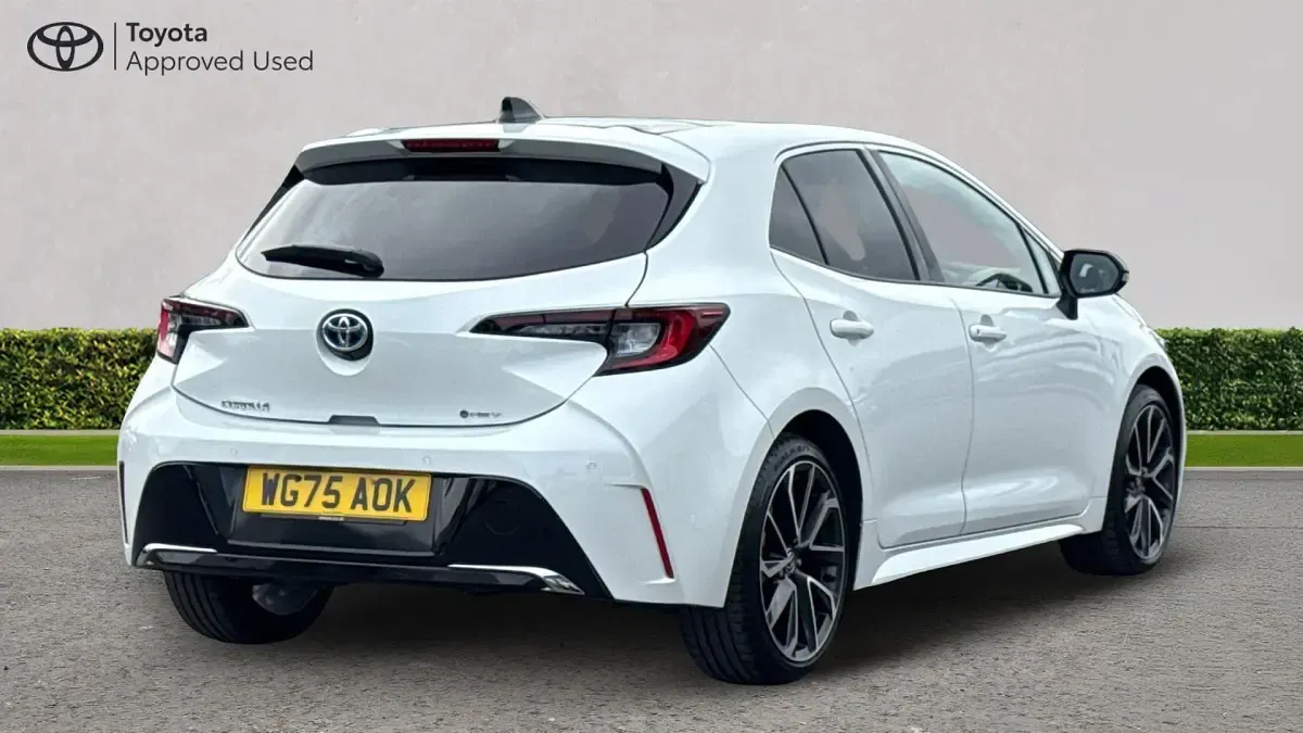 Used Toyota Corolla 140 HP (102 kW) 2025 Platinum white pearl